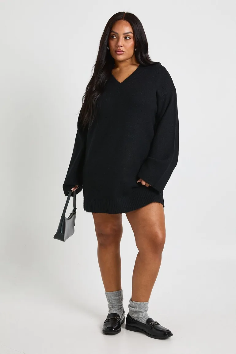 Plus V Neck Jumper Dress - black Boohoo : Dresses : VogaCloset Oman Plus V Neck Jumper Dress - black Boohoo : Dresses : VogaCloset Oman