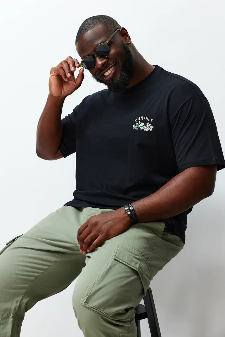 Plus Size Men's Black Relaxed/Comfortable Cut Mushroom Embroidery 100% Cotton T-Shirt - 4