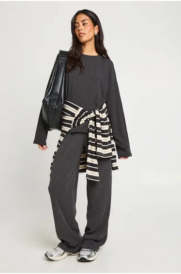 Textured Boxy Long Sleeve Top - black