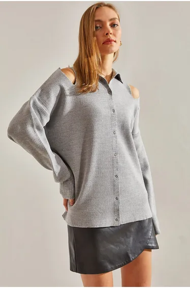 كارديغان نسائي محبوك بأكتاف مكشوفة 