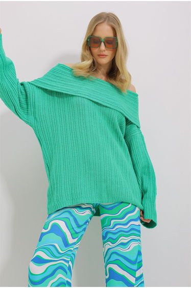 Women's Green Madonna Collar Ribbed Oversize Sweater