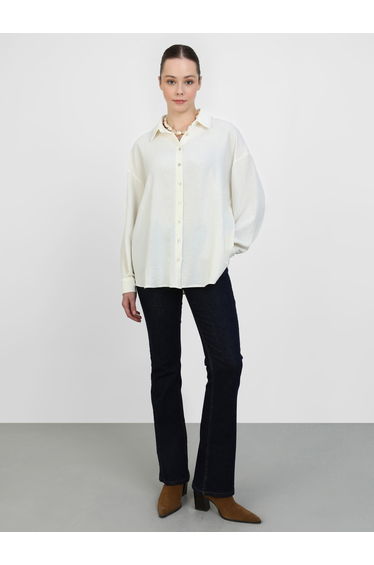 Solid Relaxed Fit Buttoned Shirt