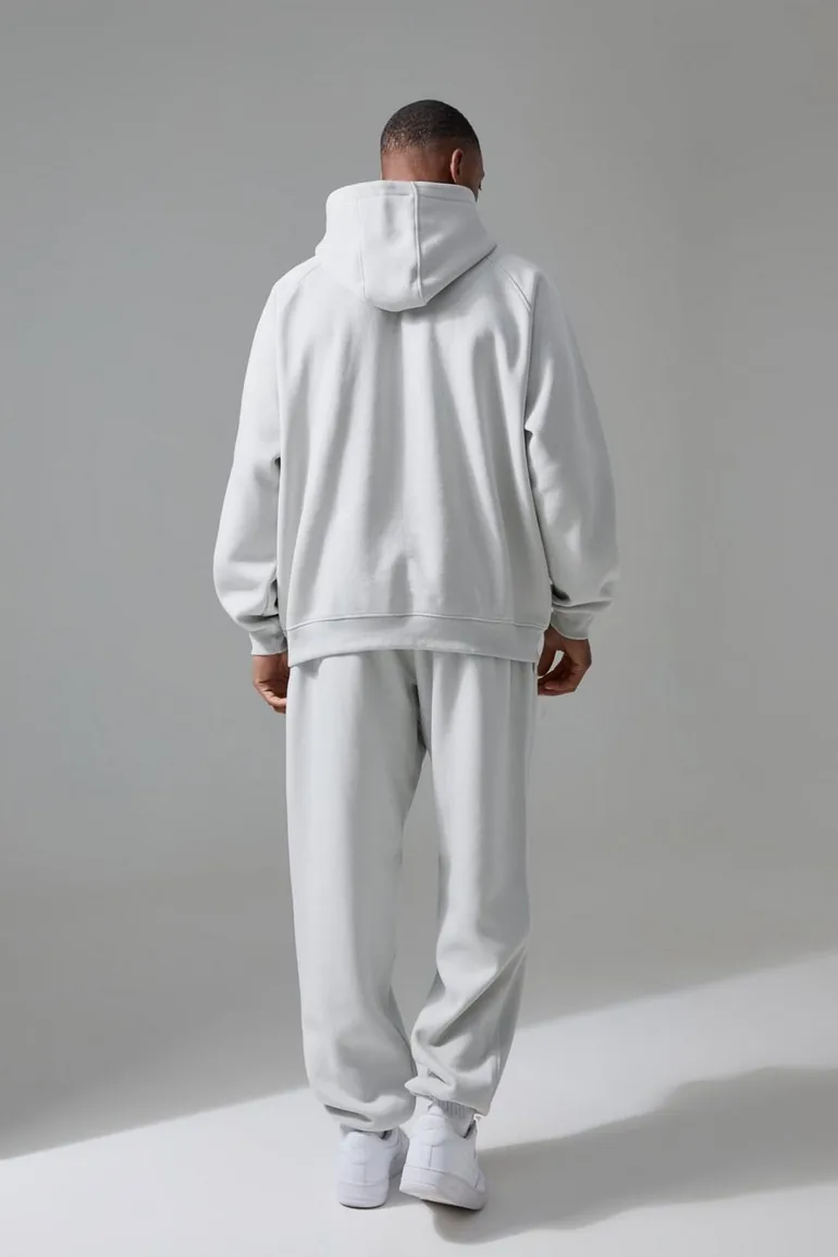 بنطلون رياضي رجالي بتصميم واسع بنقشة شعار - رمادي  - 1