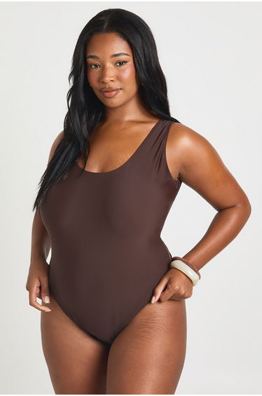 Plus Essentials Scoop Neck Swimsuit - chocolate