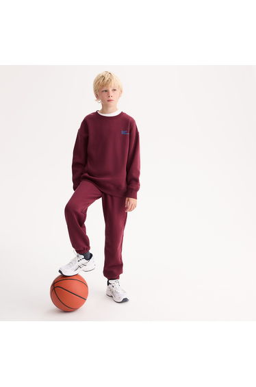 Sweatshirt/Trousers Outfit