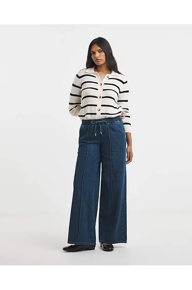 Pintuck Wide Leg Jogger Jean