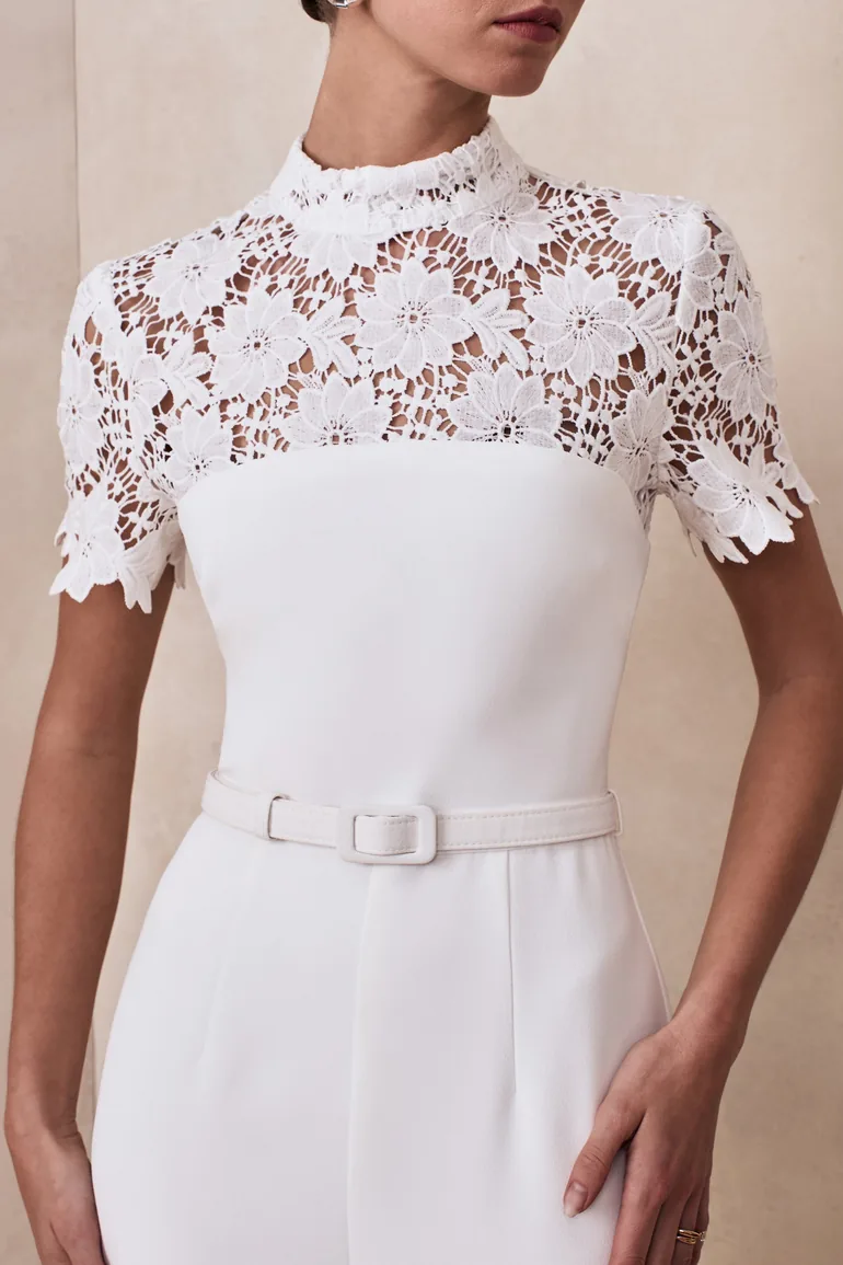 جمبسوت بتداخل دانتيل بياقة عالية - أبيض - 2