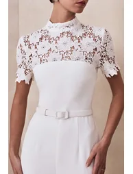 جمبسوت بتداخل دانتيل بياقة عالية - أبيض - 2