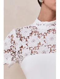 جمبسوت بتداخل دانتيل بياقة عالية - أبيض - 6