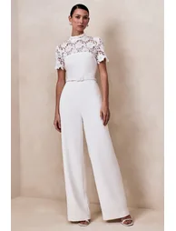 جمبسوت بتداخل دانتيل بياقة عالية - أبيض