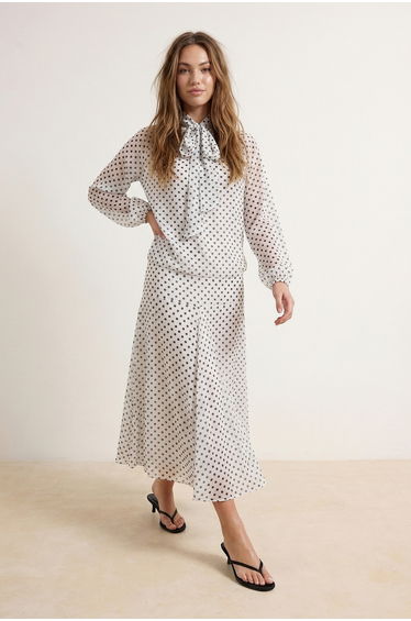 White Regular Finike Plain Woven Under&Over Hijab Set - Top and Bottom Set