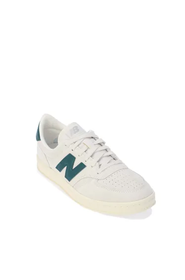 حذاء رياضة رجالي لون أبيض 