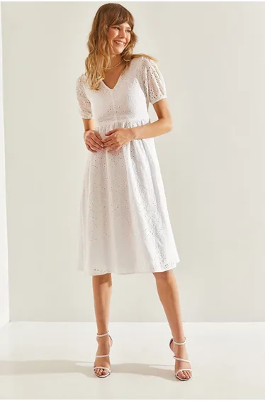 Women's Lined V-Neck Short Sleeve Guipure Dress