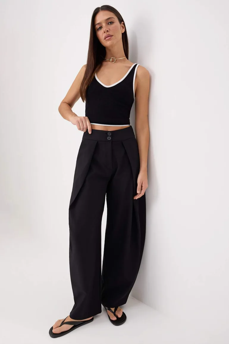 Black Balloon Mold Wide Cut Trousers - 1
