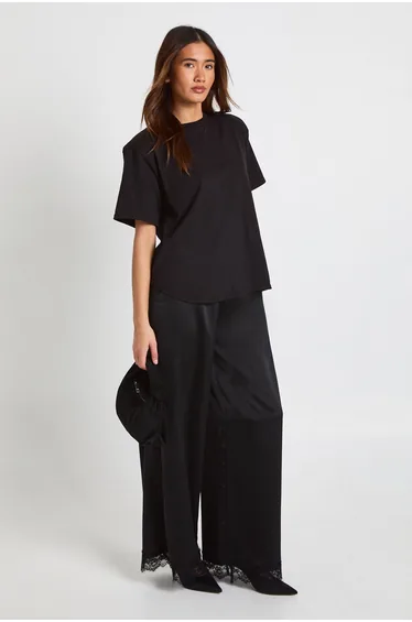 بنطلون بوهو أسود بقصة عريضة