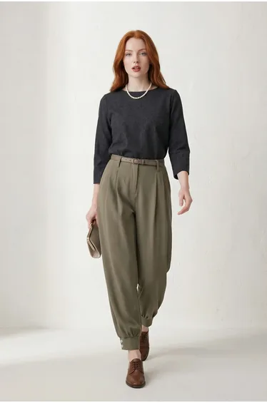 بنطلون أخضر قصة واسعة