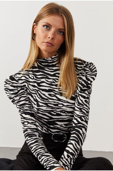 Blouse - Black - Regular fit