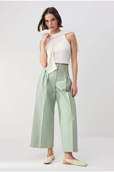 Wardrobe Essentials – Light Khaki Gabardine Crop Wide Leg Pants