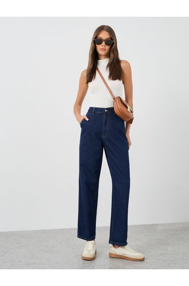 Solid Mid Rise Straight Fit Jeans