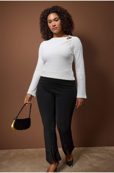 Ecru fitted/body-fitting accessory detailed textured long sleeve flexible knitted blouse