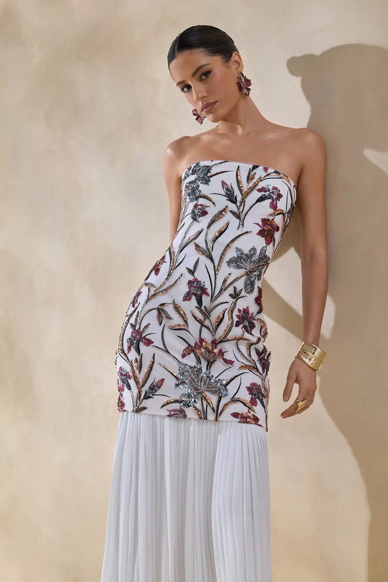 فستان ماكسي ميش مزين بأحجار بخصر منسدل بتصميم لف بياقة بأكتاف مكشوفة - كريمي - 2