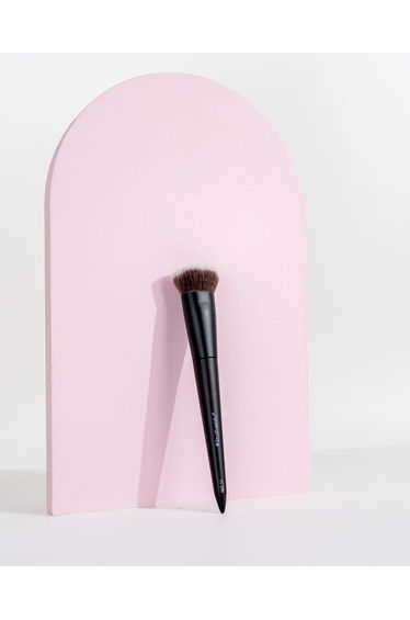 Brushworks No. 11 Flat Top Contour Brush