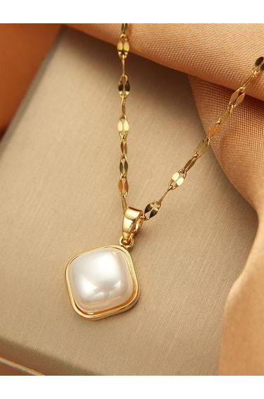 Faux Pearl Drop Necklace