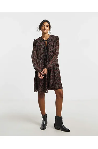 فستان بفيونكة بطبعة أزهار