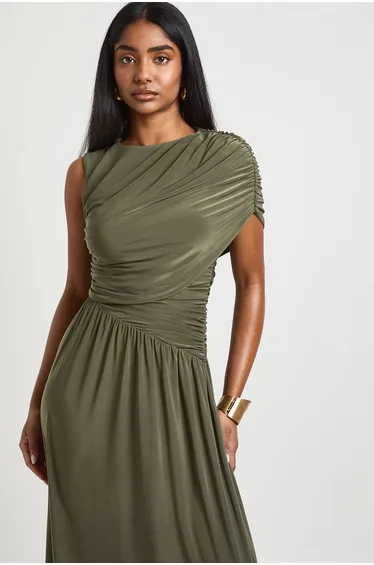 فستان بوهو أخضر ماكسي بقصة مستقيمة