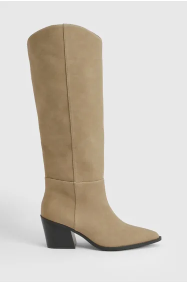 بوت بقالب عريض