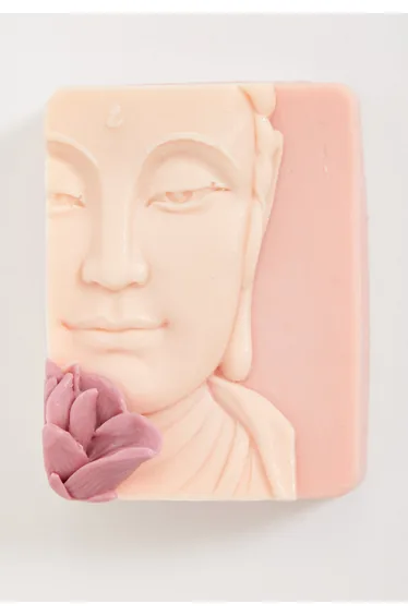 صابون  ليكوريش باللون الزهري