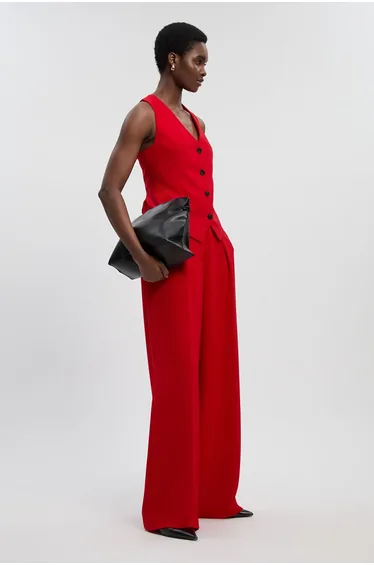 فيست كارين ميلين باللون الأحمر