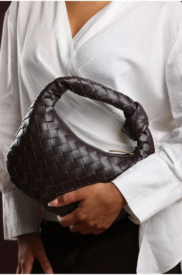 Aura Classic Woven Hobo Bag In Dark Brown