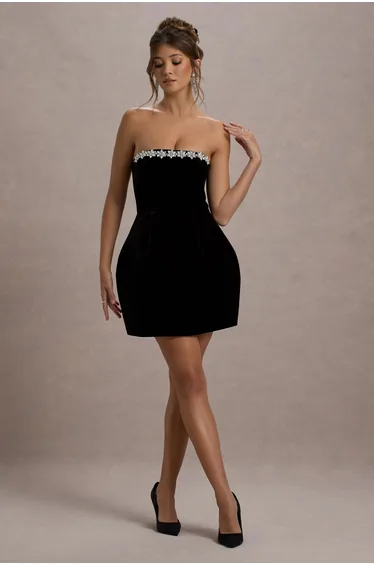 فستان قصير مخمل بأكتاف مكشوفة مزين بأحجار - أسود