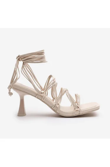 حذاء نسائي بكعب عالي - كريمي