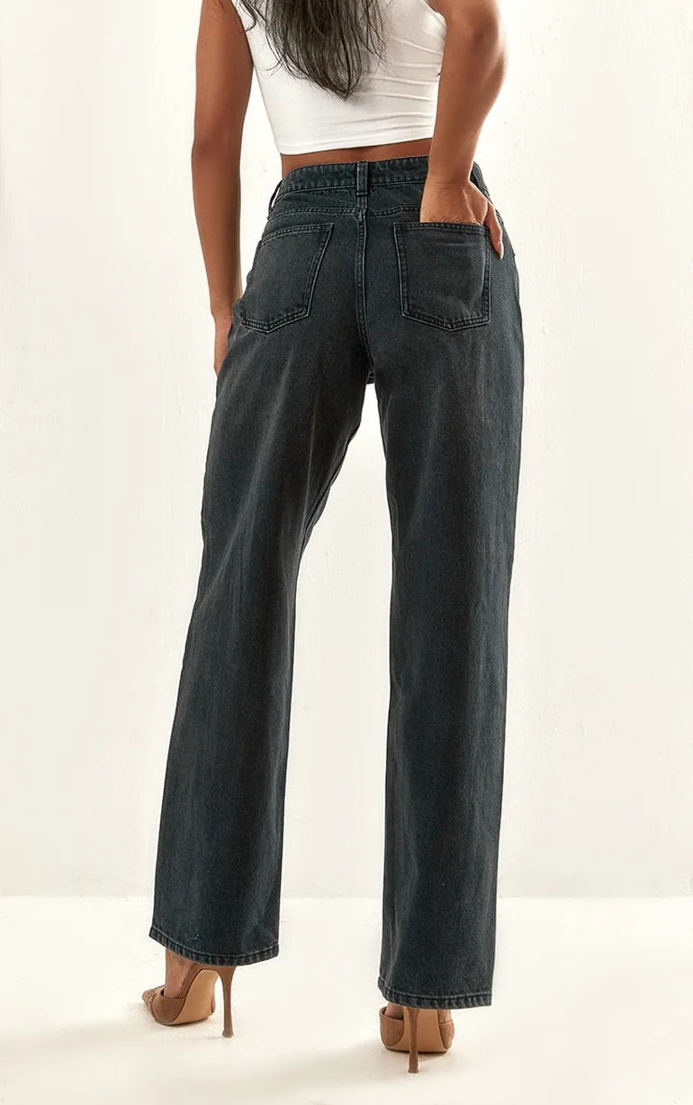 PRETTYLITTLETHING Washed Black Ripped Knee Boyfriend Jeans - 2