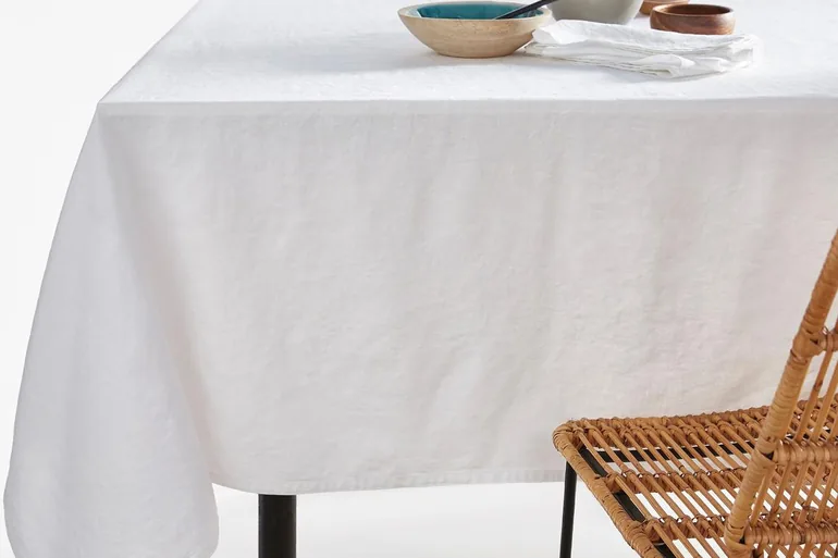 مفرش طاولة بكتان مغسول مسبقا