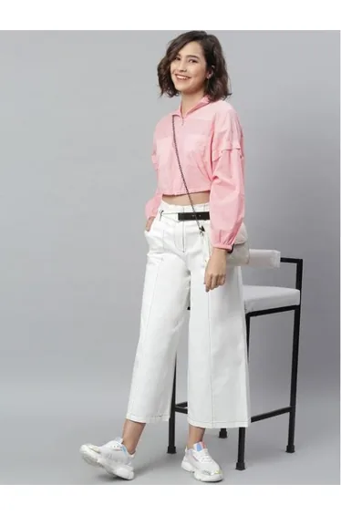 بنطلون بأرجل قصيرة عريضة بخصر وسط بحزام