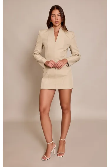 فستان بريتي ليتل ثينق بليزر بلون كريمي قصير بقصة مستقيمة بأكمام طويلة
