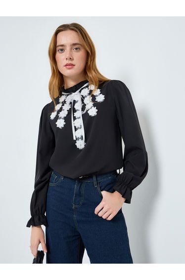 Women Black Floral Embroidery Detail Top