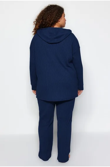 طقم ترينديول كيرف باللون الكحلي