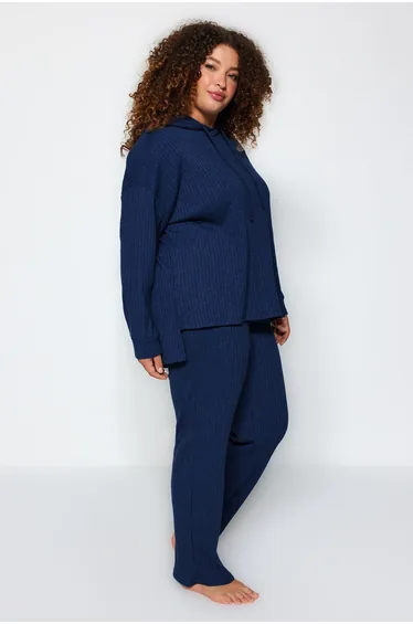 طقم ترينديول كيرف باللون الكحلي