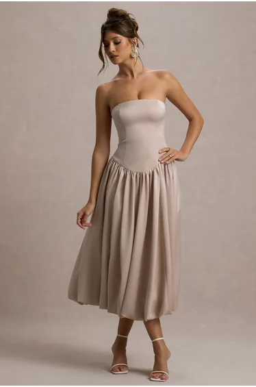 فستان ميدي ساتان بأكتاف مكشوفة 