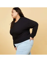 سويتشيرت أسود بأكمام طويلة - 3