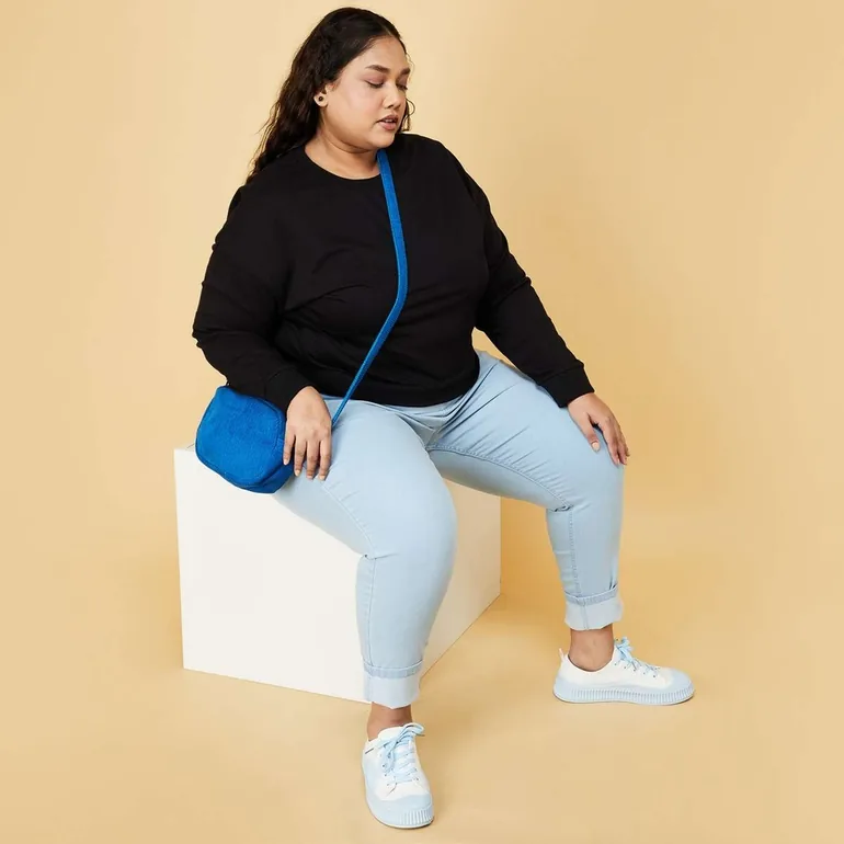 سويتشيرت أسود بأكمام طويلة - 2
