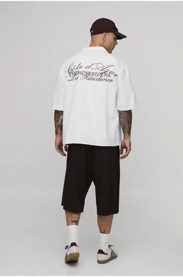 قميص أبيض بأكمام متوسطة الطول