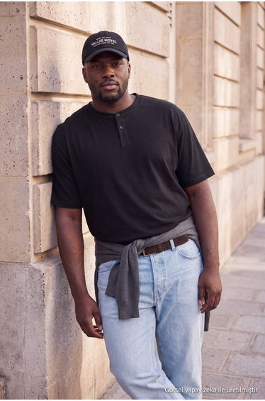 Plus Size Black Wardrobe Essentials Drop Shoulder Interlock Buttoned Knitted T-Shirt product thumbnail 4