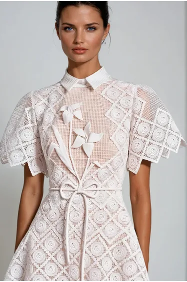 فستان ميدي بتطريز بأزهار