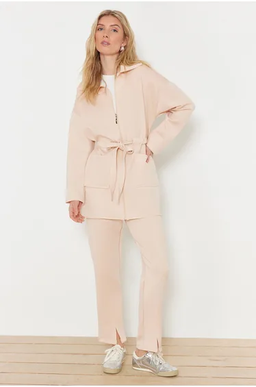 طقم محبوك بربطة