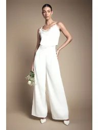 بنطلون بأرجل عريضة بخصر عالي بحواف دانتيل